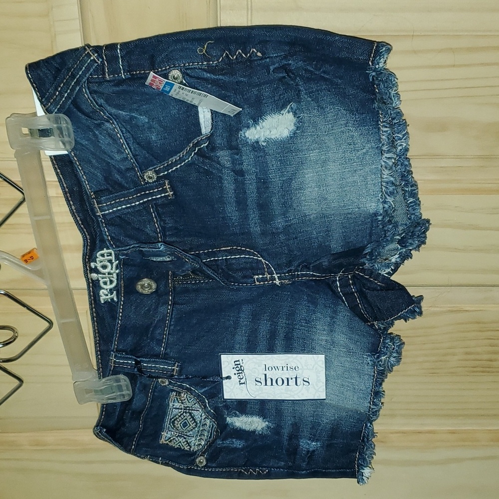 New with tags womens - juniors size 9 reign brand shorts from Deb